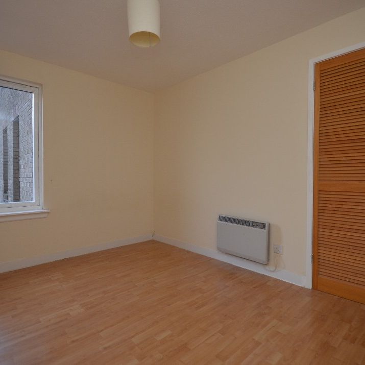 Upper Craigs, Flat 8 - Photo 1