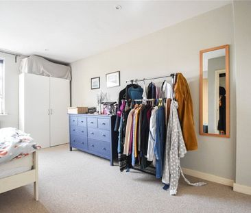 A stylish and beautifully maintained one bedroom second floor apart... - Photo 3