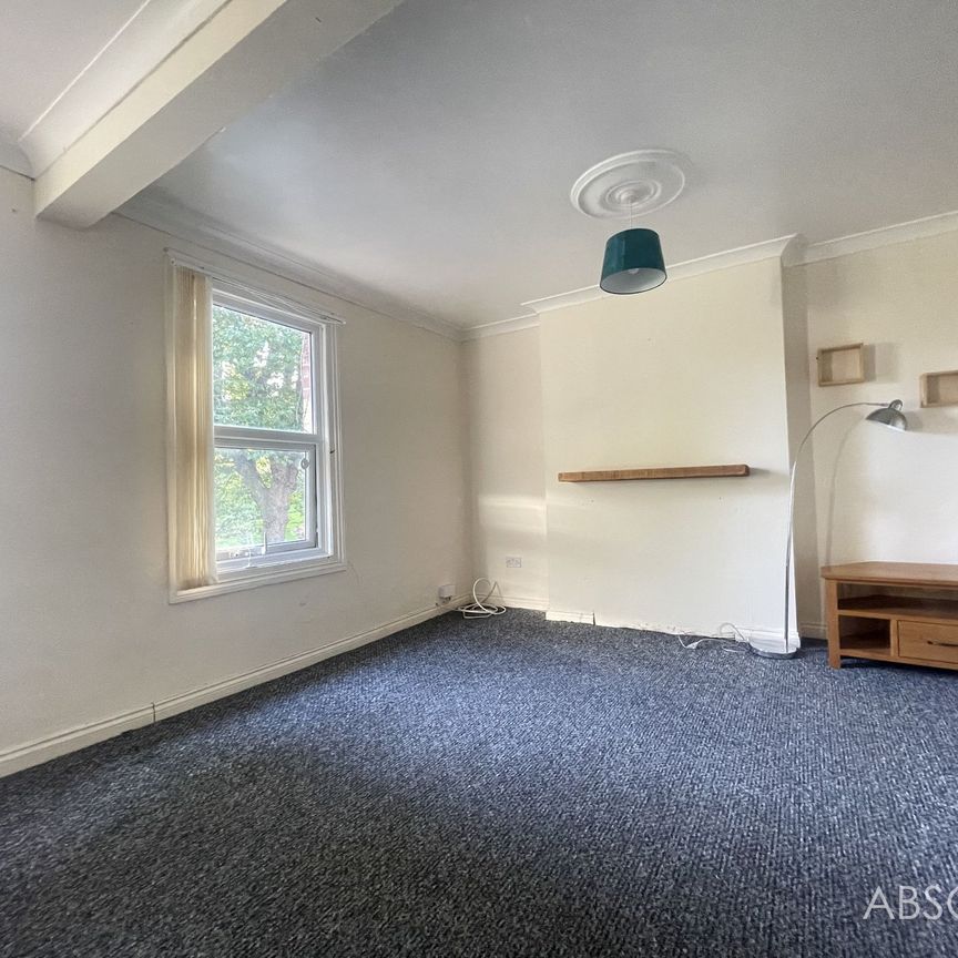 3 bed apartment to rent in Crownhill Park, Torquay, TQ2 - Photo 1