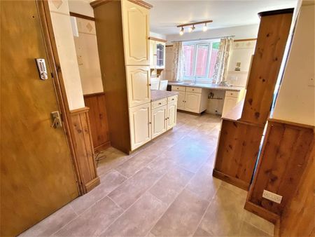 3 bedroom House To Let - Photo 2