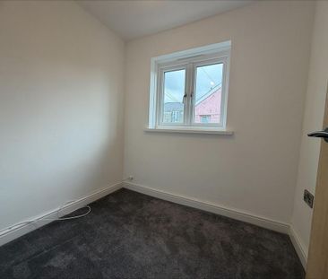 2 bedroom semi-detached house to rent - Photo 2