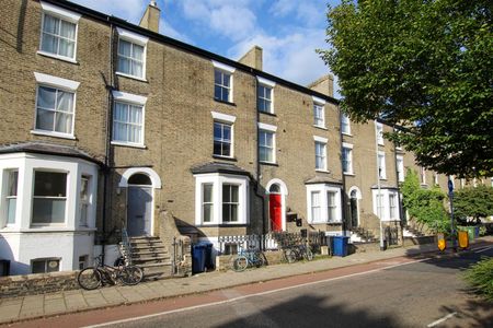 Bateman Street, Cambridge - Photo 3