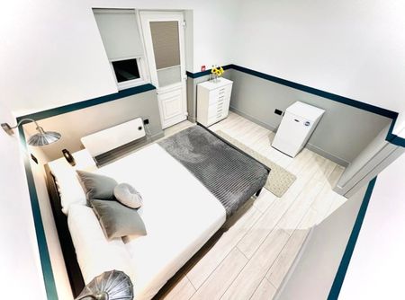 Room in a Shared House, Larbert Road, SW16 - Photo 3