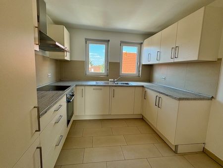 Maisonettewohnung. Neuwertig und zentral mit 4,5 Zimmer - Photo 2