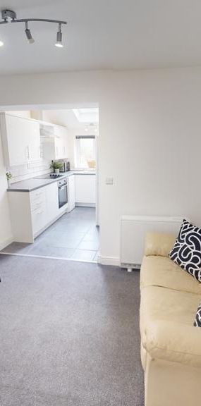 2 bedroom ground floor flat to rent - Photo 1