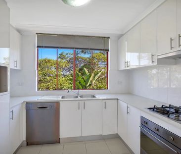 Spacious, light filled and convenient - Photo 3