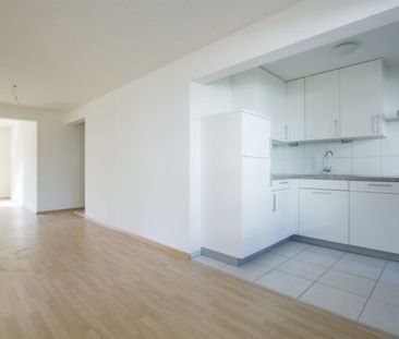 Luminous 4.5-room apartment with balcony and modern kitchen - Foto 1