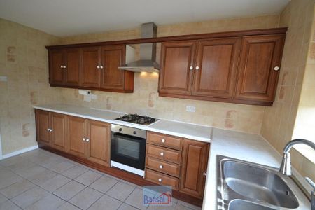 3 bedroom semi-detached house to rent - Photo 5