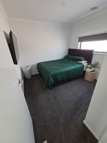 Cranbourne West - Photo 3