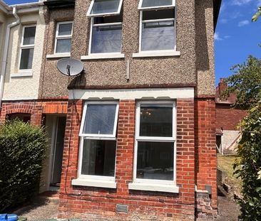 6 Bed Semi-Detached House, Wilton Avenue, SO15 - Photo 2
