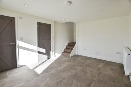 3 bedroom House To Let - Photo 2