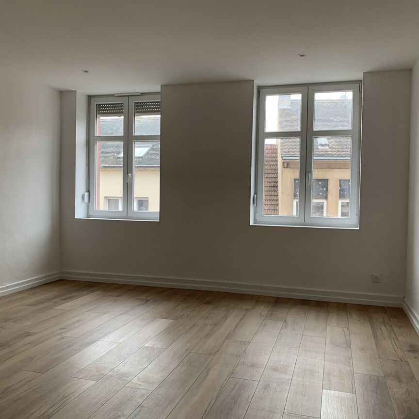 Location Appartement 4 pièces 113m² SARREGUEMINES 57200 - Photo 1