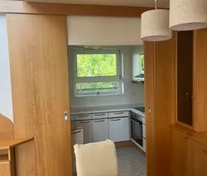 Elegante Maisonette-Wohnung auf drei Ebenen mit Terrasse - Photo 2