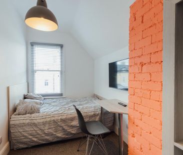 1 bedroom in a house share to rent - Photo 4