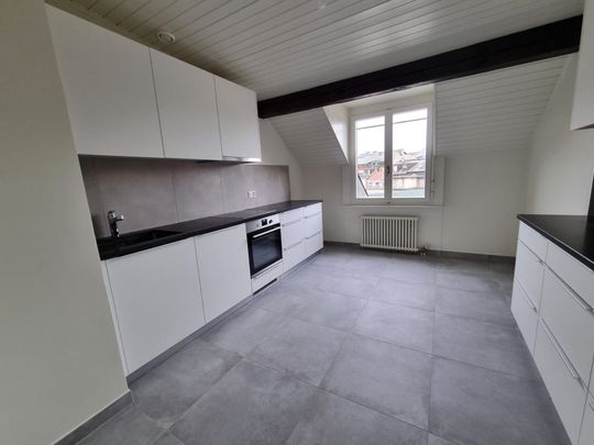 Appartement mansardé de 6 pièces en attique à la Jonction - Photo 1