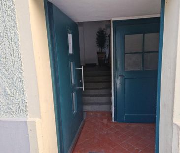 *Charakteristischer Altbau* Zentral gelegene 2-Zimmer-Wohnung mit G... - Photo 2