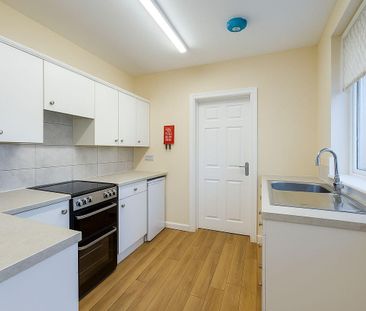 2 bedroom semi-detached house to rent - Photo 5