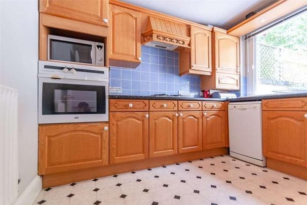 Queens Crescent, London, NW5 - Photo 1