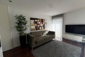 Apartamento T1 mobilado e equipado na zona do Cais da Fonte Nova (centro de Aveiro) .