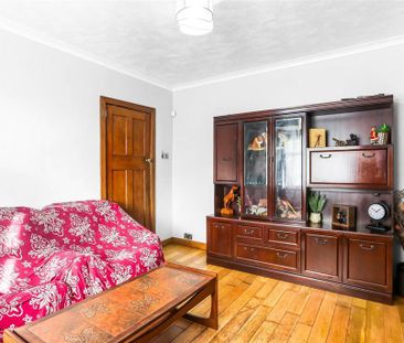 4 bedroom semi-detached house to rent - Photo 2