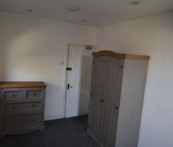 Victoria Road, Northampton, NN1 - Photo 5