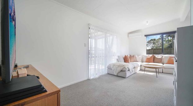 Light and bright Helensville Home - Photo 1