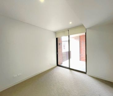 Over-sized North Facing Apartment In The Heart Of Lane Cove - Photo 2