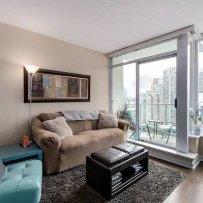 Centrally Located Bright & Cozy Vancouver Condo w/ Ocean View - Photo 3