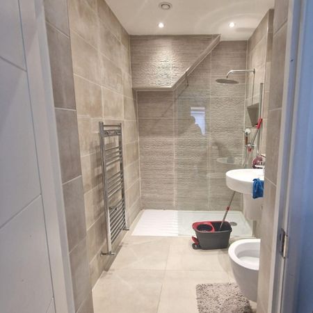 Room in a Shared House, Otley Drive, IG2 - Photo 3