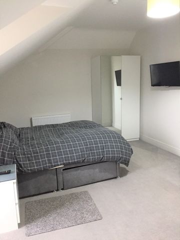 Large Ensuite Double - Gloucester Road - Photo 3