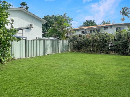 2 Bedroom half Duplex, fully fenced - Photo 4