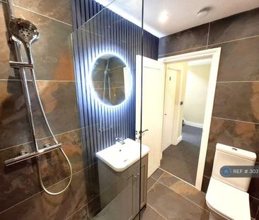 1 bedroom in a house share to rent - Photo 4