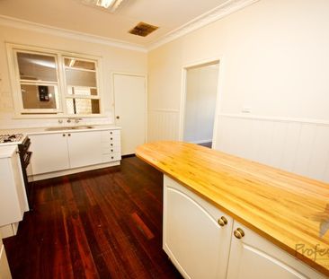 QUAINT COTTAGE HOME! - Photo 5