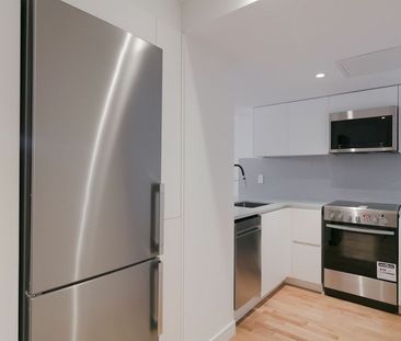 3730 Chemin Queen Mary, Montréal, QC - Photo 1