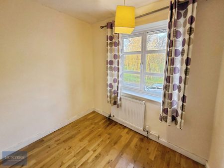 3 bedroom House To Let Total Size: 1055 SQ FT - Photo 3