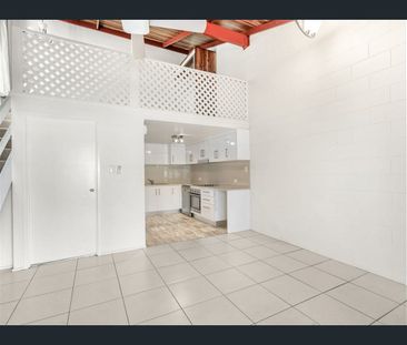 WELL POSITIONED UNFURNISHED APARTMENT - Photo 1