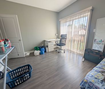 **ALL INCLUSIVE** STUDENTS/YOUNG PROFESSIONAL ROOM FOR RENT IN A ST... - Photo 6