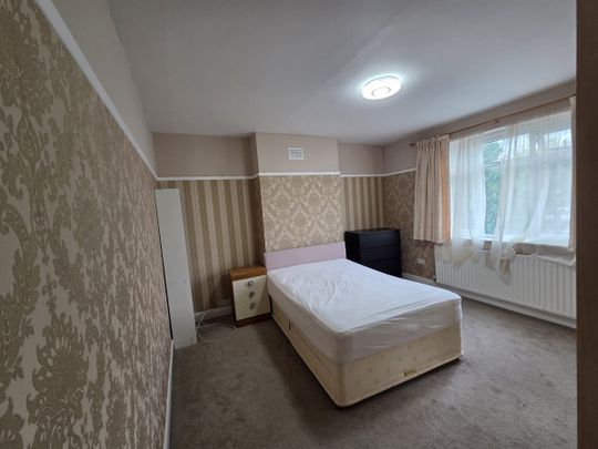 Island Road, Mitcham, CR4 3 - Photo 1