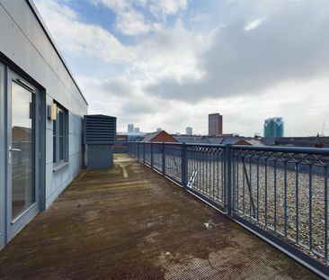 2 bedroom penthouse to rent - Photo 2