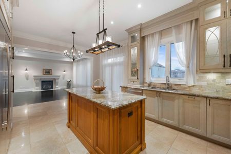 For Lease - 21 Day Lily Crescent, Richmond Hill, Ontario - Photo 2