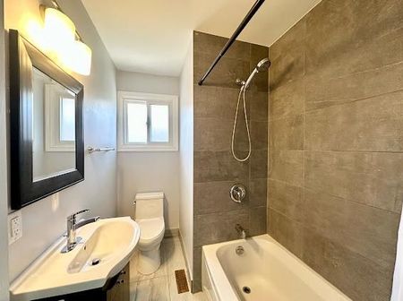 For Lease - 368 Sharon Avenue Unit# Main, Oshawa, Ontario - Photo 2