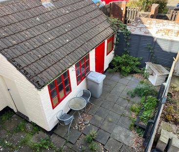 4 bedroom terraced house to rent - Photo 1