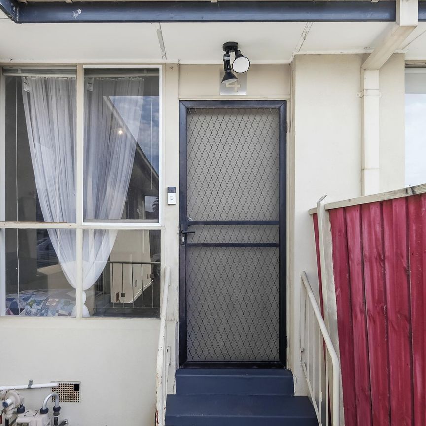 Comfortable & Convenient 2-Bedroom Unit - Photo 1