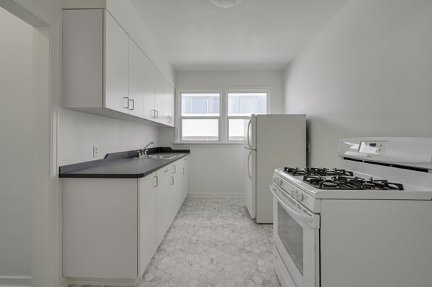 Edward Manor - Photo 1