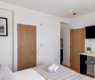 1 bedroom in a house share to rent - Photo 4