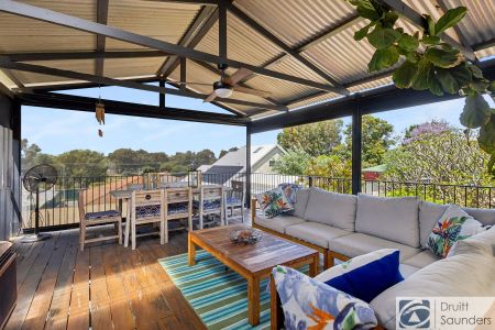 Fully Furnished Family Home in Superb Location - Photo 3