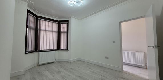 Room in a Shared House, Croft Street, M7 - Photo 2