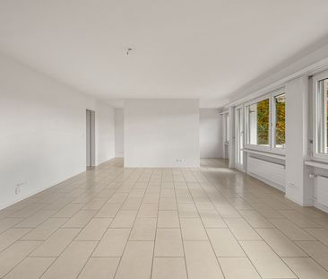 Rent a 5 ½ rooms apartment in Uster - Photo 2