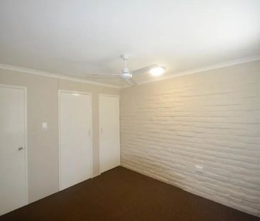 NEAT AND LOW MAINTENACE 2 BEDROOM UNIT IN CONVENIENT LOCATION! - Photo 1