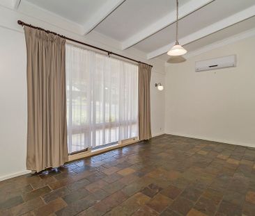 Large 3 Bedroom Family Home with Stunning Views - Photo 2